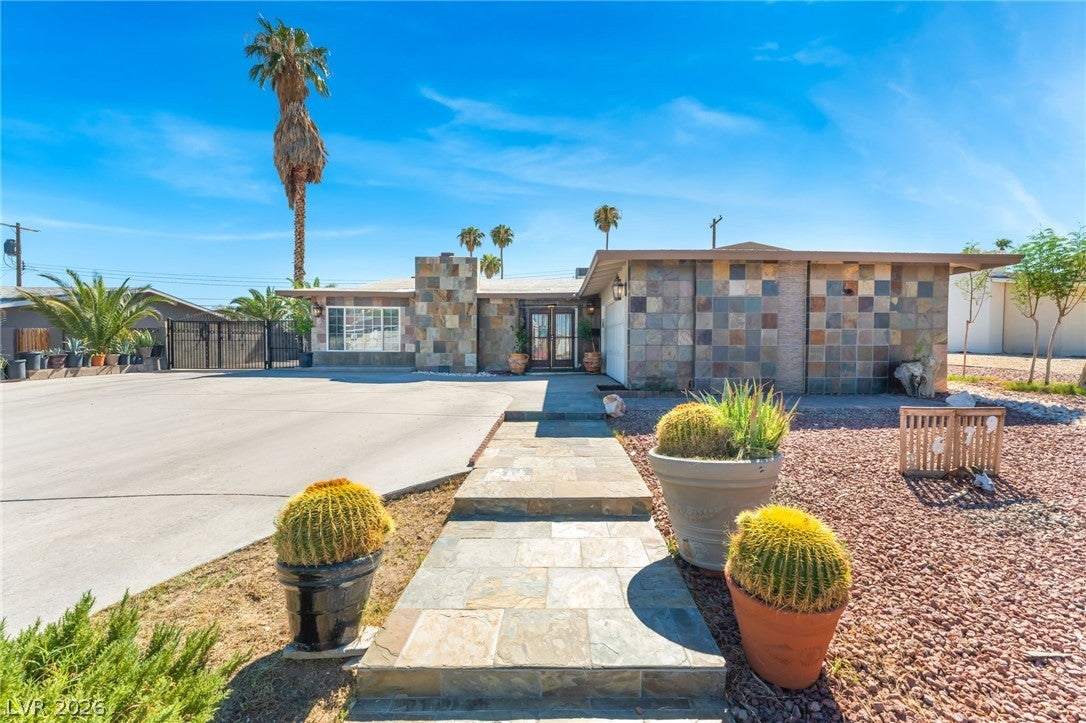 1679 Golden Arrow Drive