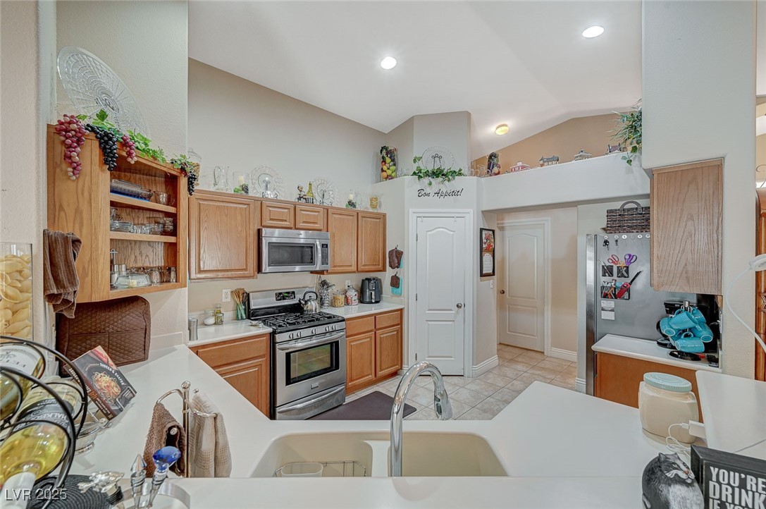 North Las Vegas, Nevada 89081, United States, 3 Bedrooms Bedrooms, ,2 BathroomsBathrooms,Residential,Active,8802