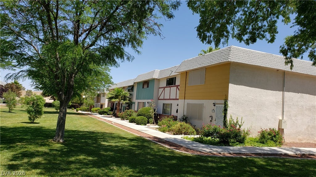 Photo of 146 Greenbriar Townhouse Way, Las Vegas, NV 89121 (MLS # 2827947)