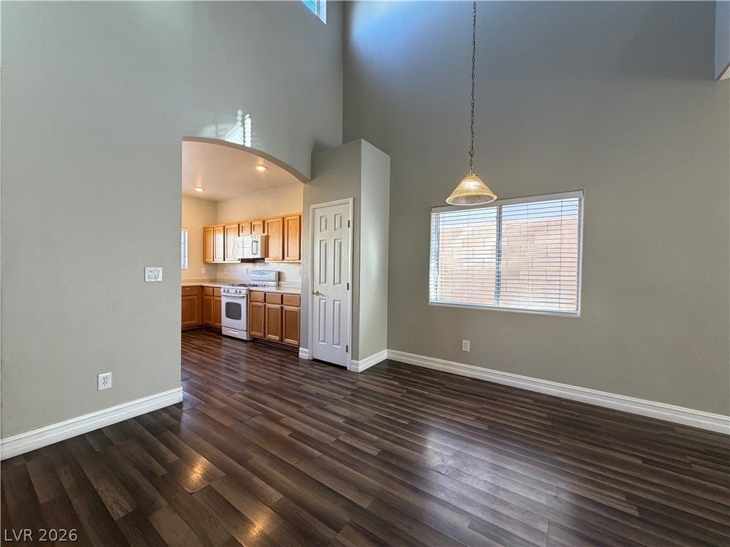 9365 Lakefront Color Street
