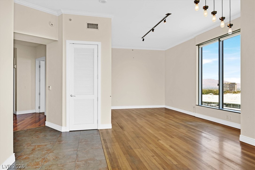 360 E Desert Inn Road 1501