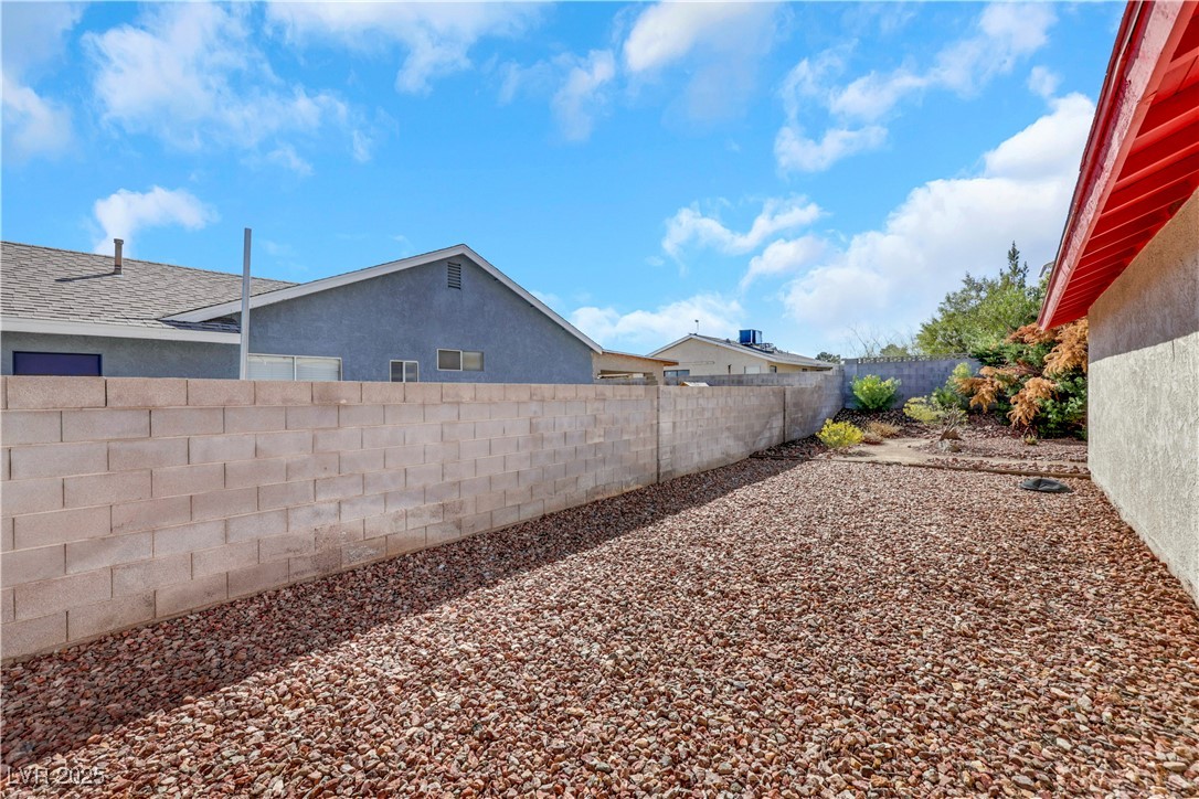 Las Vegas, Nevada 89108, United States, 3 Bedrooms Bedrooms, ,2 BathroomsBathrooms,Residential,Pending,92600