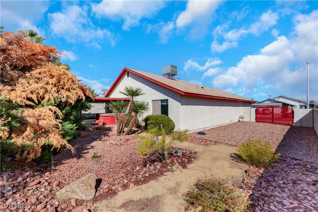 Las Vegas, Nevada 89108, United States, 3 Bedrooms Bedrooms, ,2 BathroomsBathrooms,Residential,Pending,92600