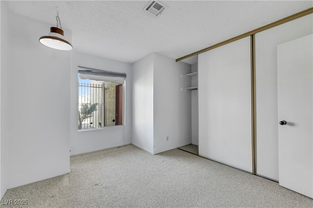 Las Vegas, Nevada 89108, United States, 3 Bedrooms Bedrooms, ,2 BathroomsBathrooms,Residential,Pending,92600