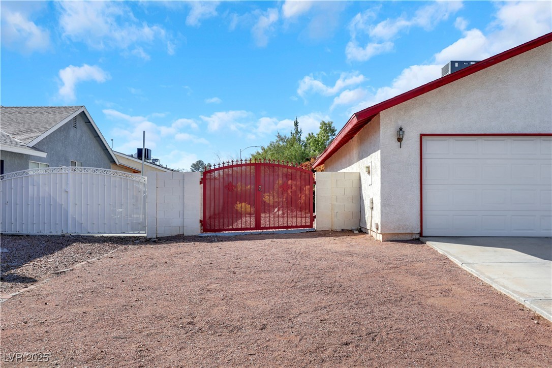 Las Vegas, Nevada 89108, United States, 3 Bedrooms Bedrooms, ,2 BathroomsBathrooms,Residential,Pending,92600