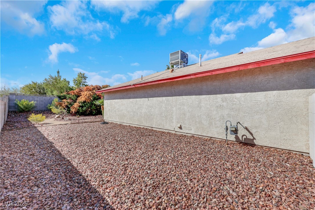 Las Vegas, Nevada 89108, United States, 3 Bedrooms Bedrooms, ,2 BathroomsBathrooms,Residential,Pending,92600