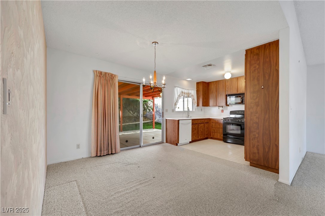 Las Vegas, Nevada 89108, United States, 3 Bedrooms Bedrooms, ,2 BathroomsBathrooms,Residential,Pending,92600