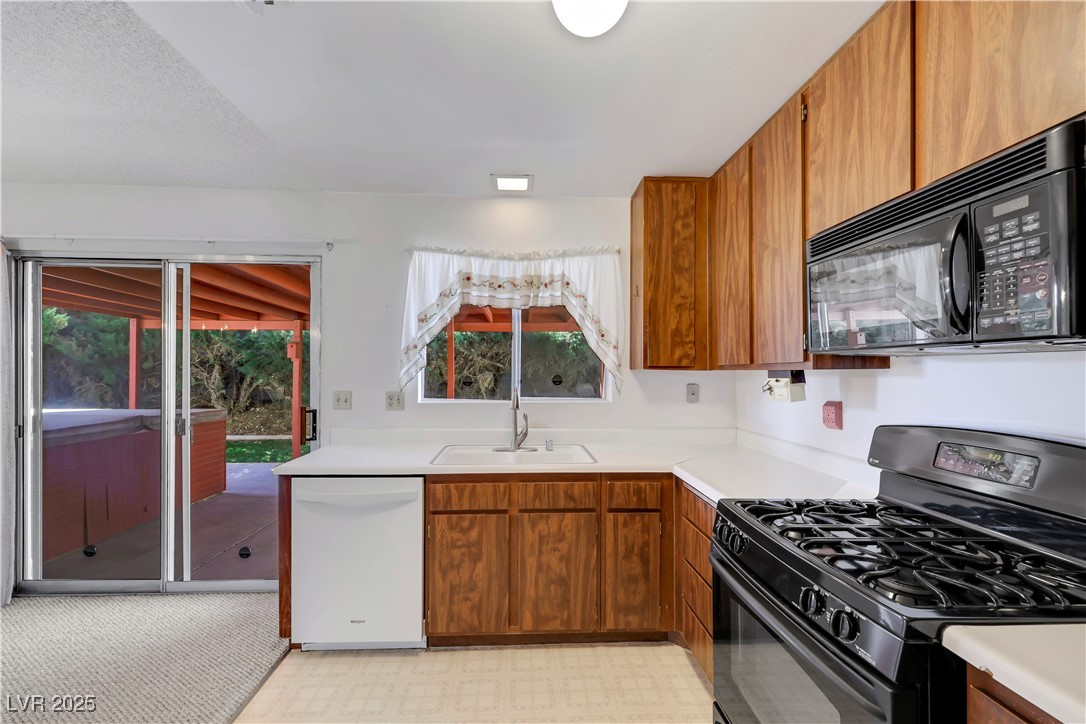 Las Vegas, Nevada 89108, United States, 3 Bedrooms Bedrooms, ,2 BathroomsBathrooms,Residential,Pending,92600