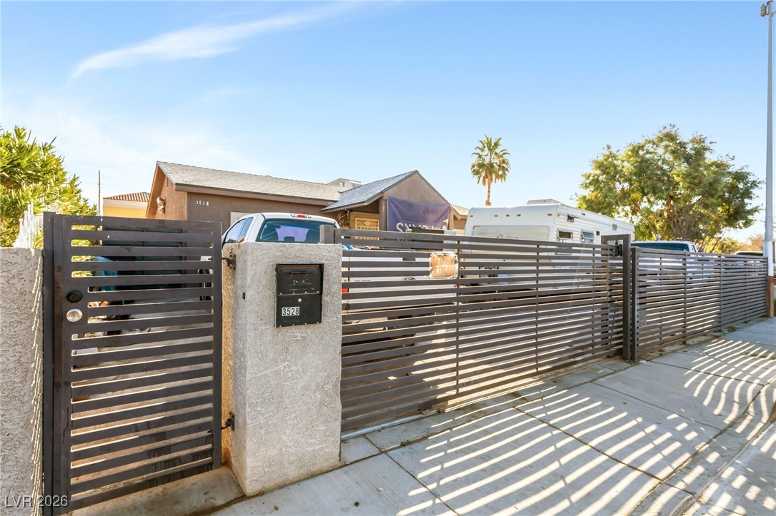 Properties 1 3528 Orvis Street