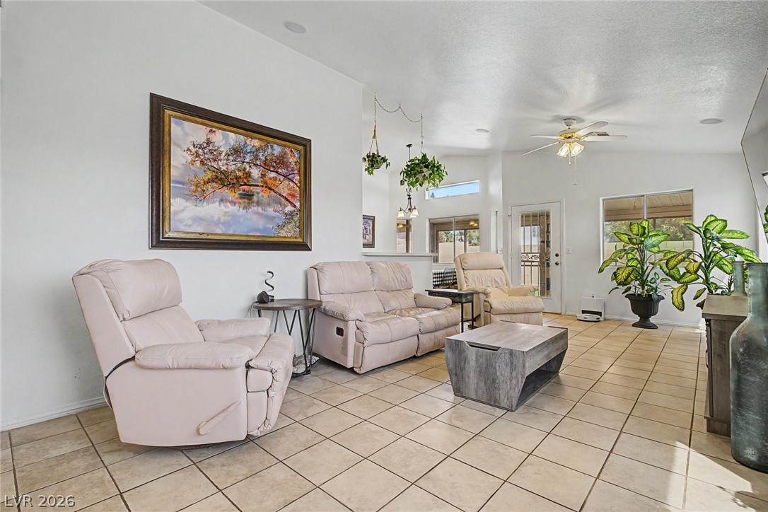 998 Trackers Glen Avenue