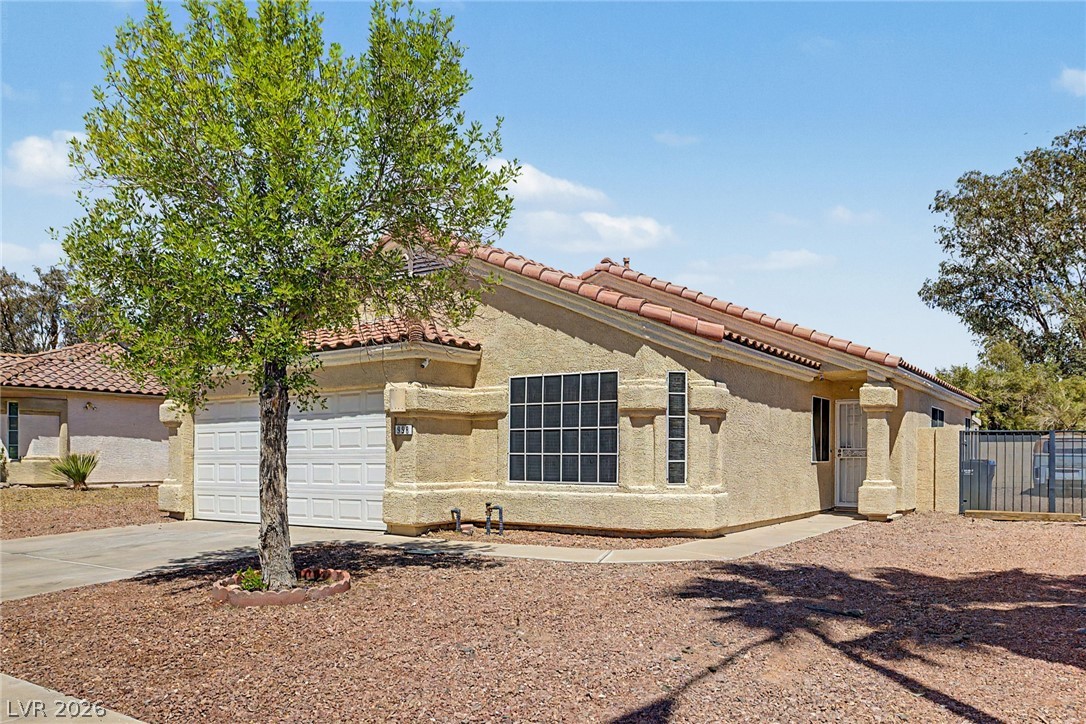 998 Trackers Glen Avenue