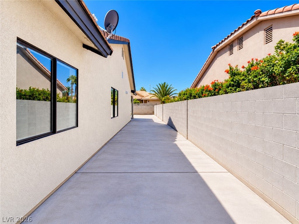 3623 Mooncrest Circle