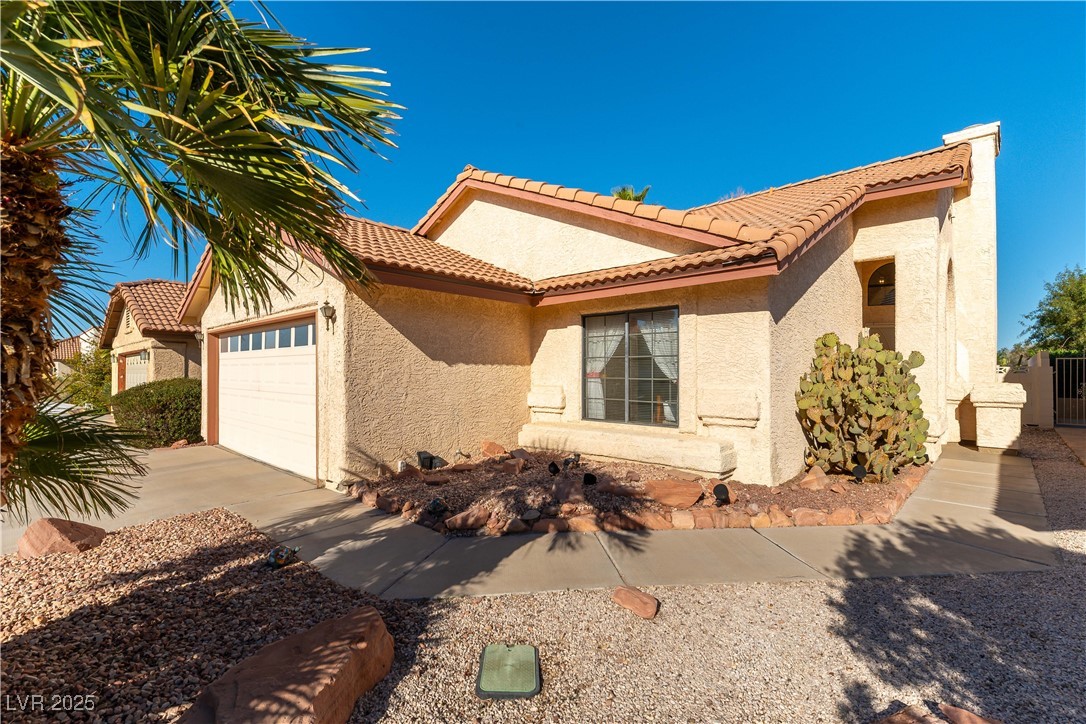 364 Rushing Creek Court, Henderson, Nevada image 2