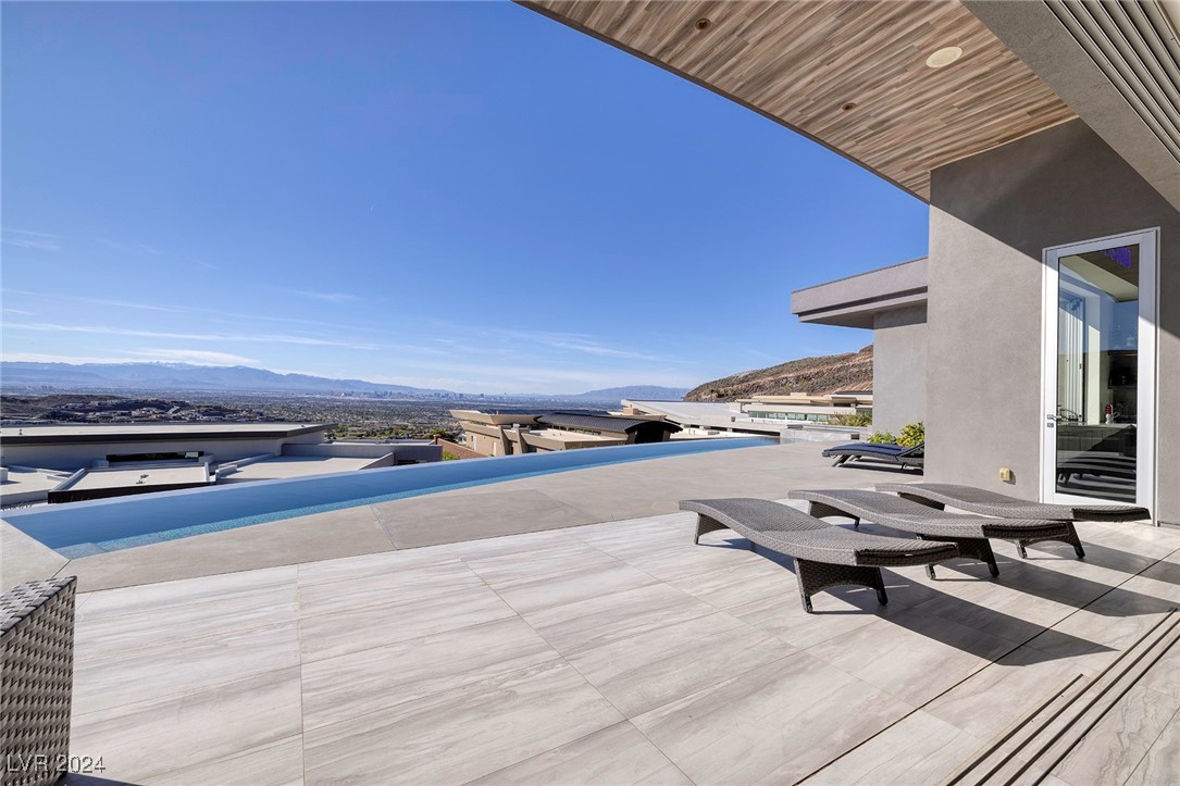 673 Falcon Cliff Court
