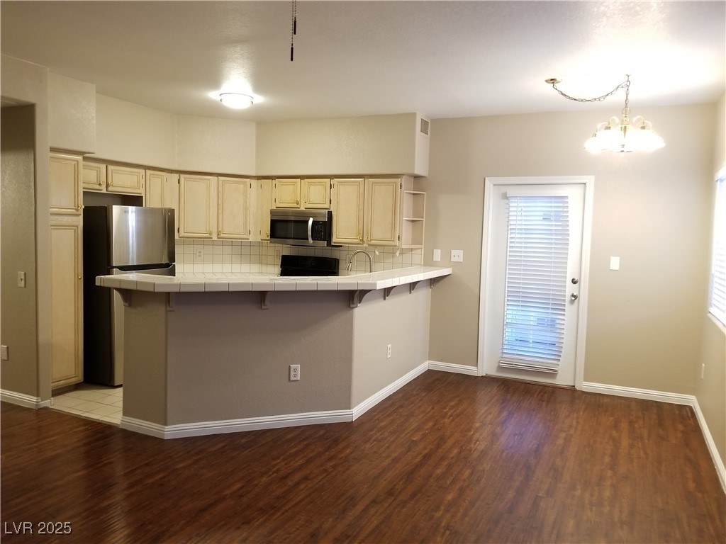 5225 W Reno Avenue 104