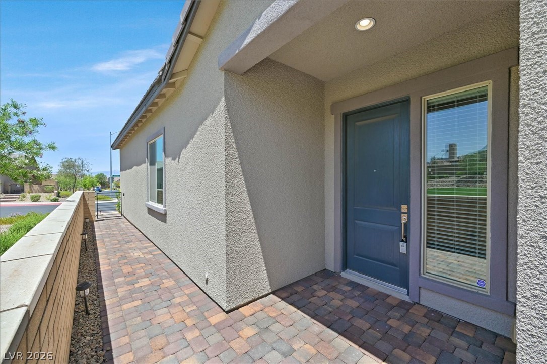 548 Comodo Street
