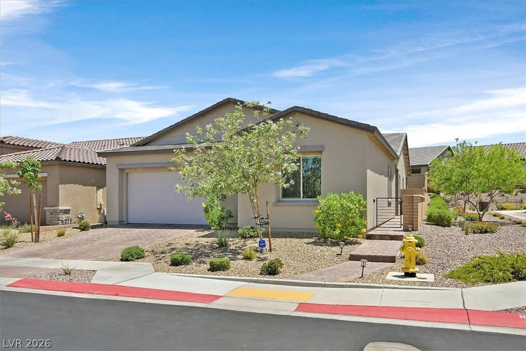 548 Comodo Street