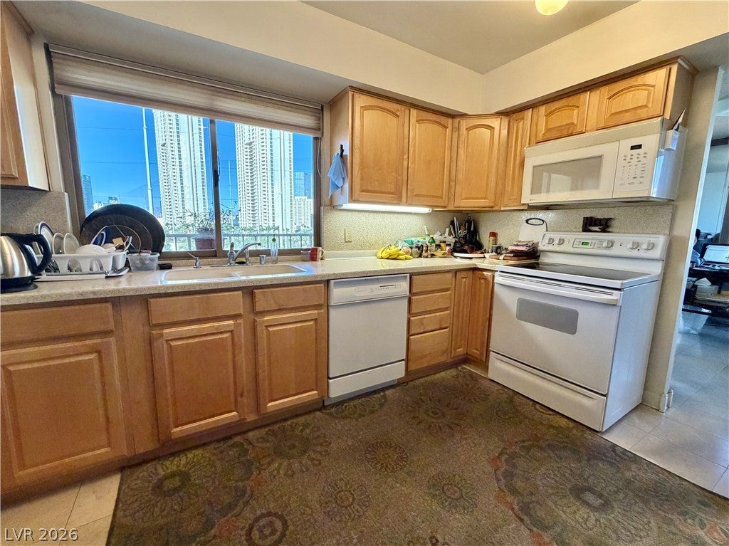 205 E Harmon Avenue 902