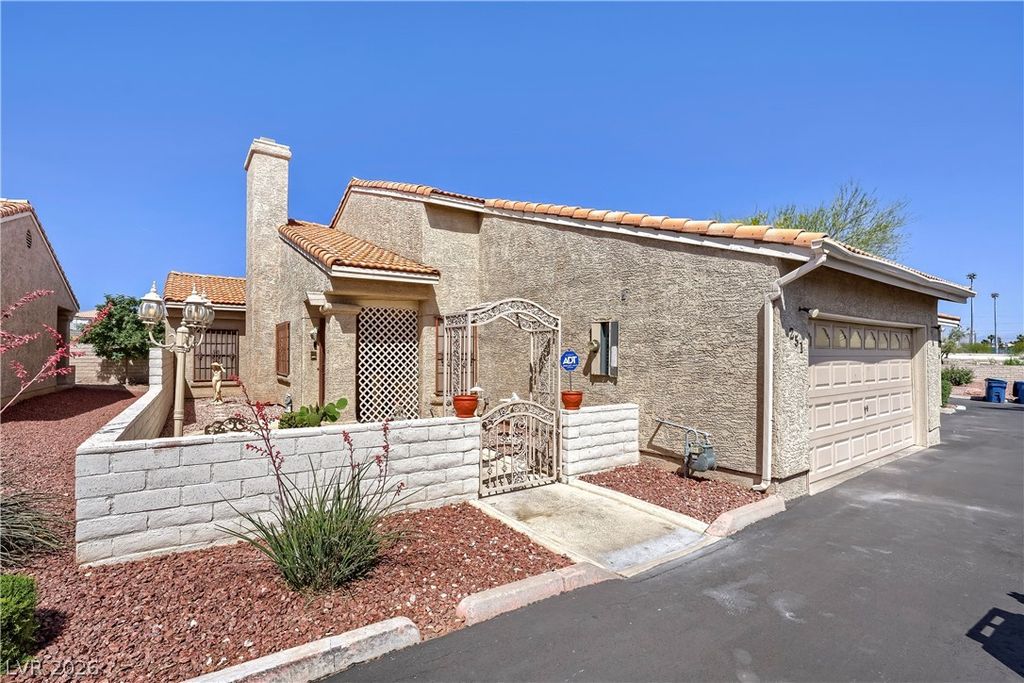 Photo of 251 N Cimarron Road, Las Vegas, NV 89145 (MLS # 2776185)