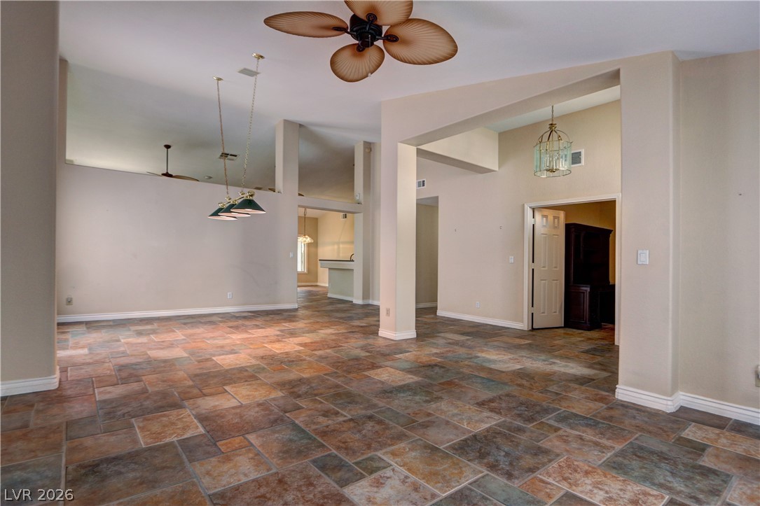 2108 Crestpoint Way