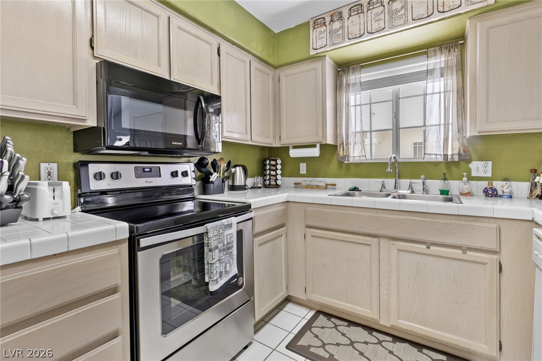 2725 S Nellis Boulevard 2137