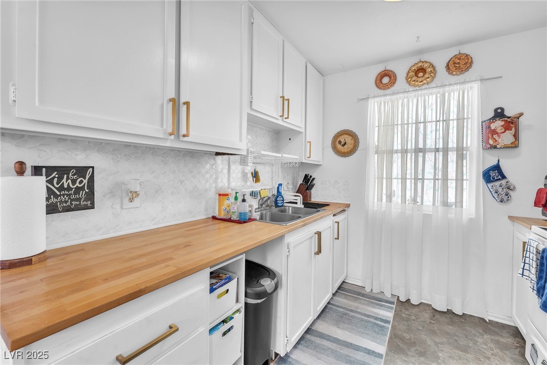 3158 La Luna Circle