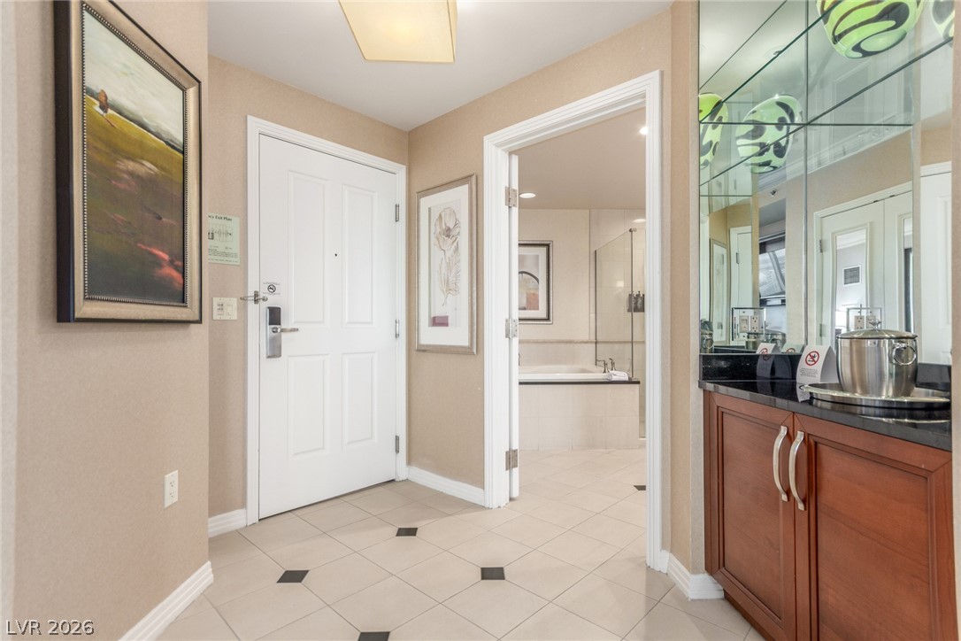 125 E Harmon Avenue 2116