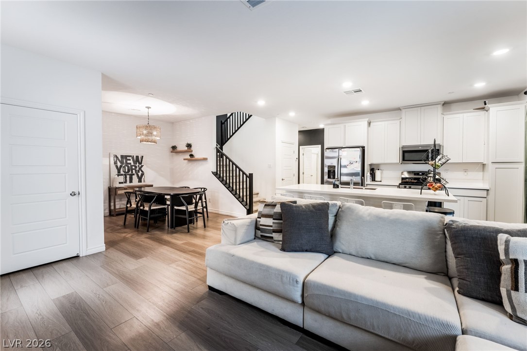 Properties 2 600 N Carriage Hill Drive 1138