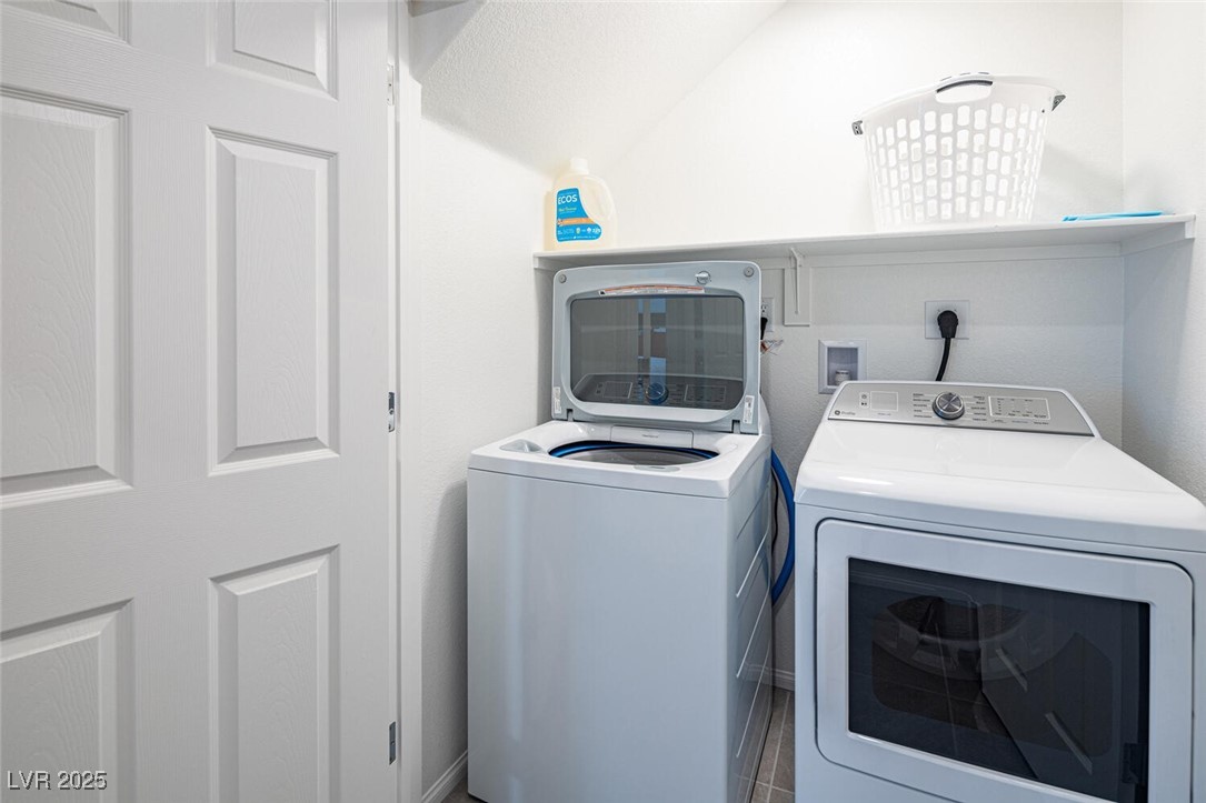 Las Vegas, Nevada 89148, United States, 4 Bedrooms Bedrooms, ,4 BathroomsBathrooms,Residential,Active,81042