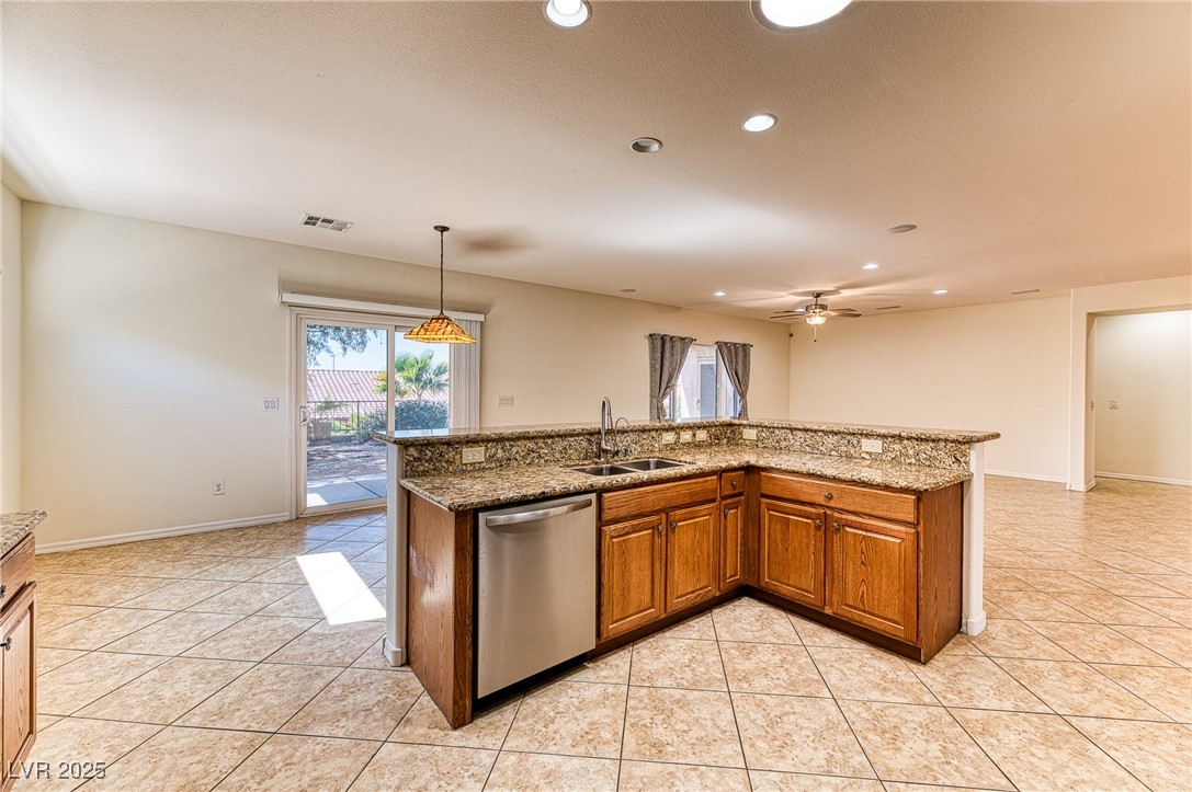 Henderson, Nevada 89052, United States, 2 Bedrooms Bedrooms, ,2 BathroomsBathrooms,Residential,Active,85970