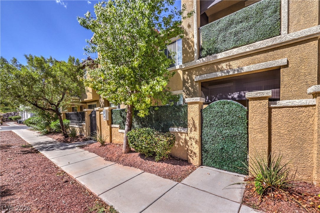 1525 Spiced Wine Avenue 12103