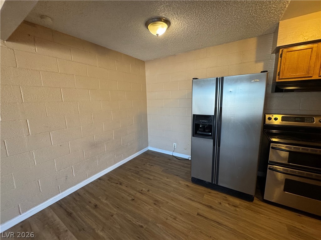615 S Royal Crest Circle 11