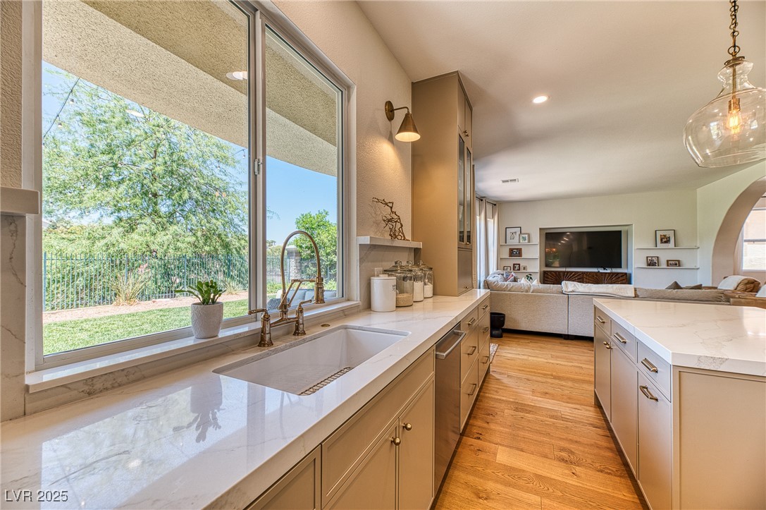 Henderson, Nevada 89052, United States, 5 Bedrooms Bedrooms, ,5 BathroomsBathrooms,Residential,Active,153093