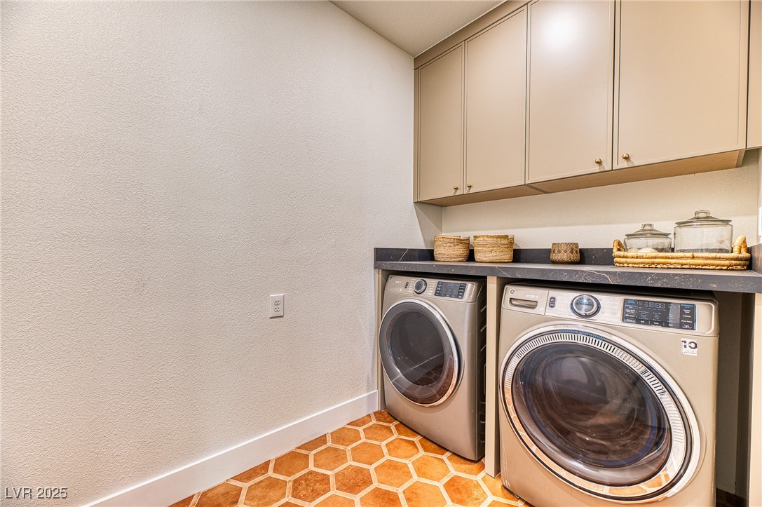 Henderson, Nevada 89052, United States, 5 Bedrooms Bedrooms, ,5 BathroomsBathrooms,Residential,Active,153093