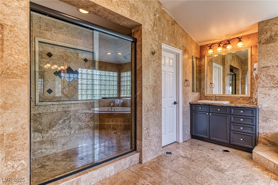 Henderson, Nevada 89052, United States, 5 Bedrooms Bedrooms, ,5 BathroomsBathrooms,Residential,Active,153093