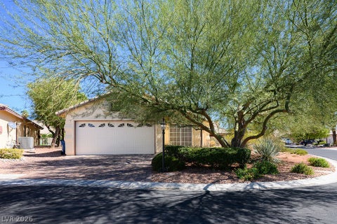 Homes For Sale - 4824 Lawnwood Court<br/> Las Vegas, NV 89130