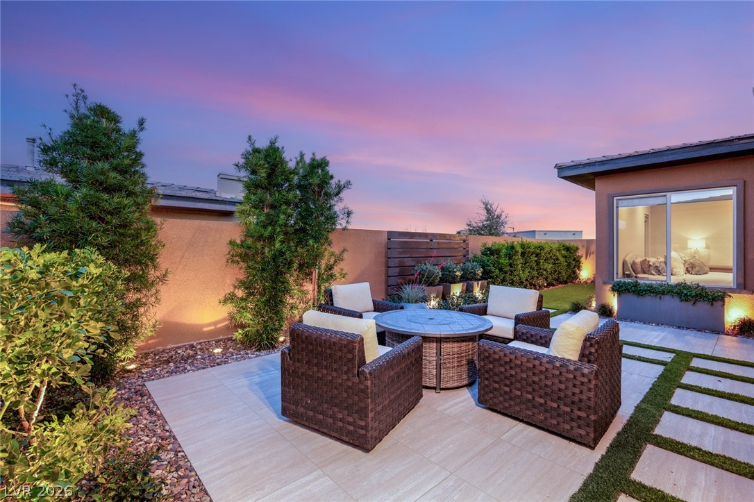 6652 Titanium Crest Street