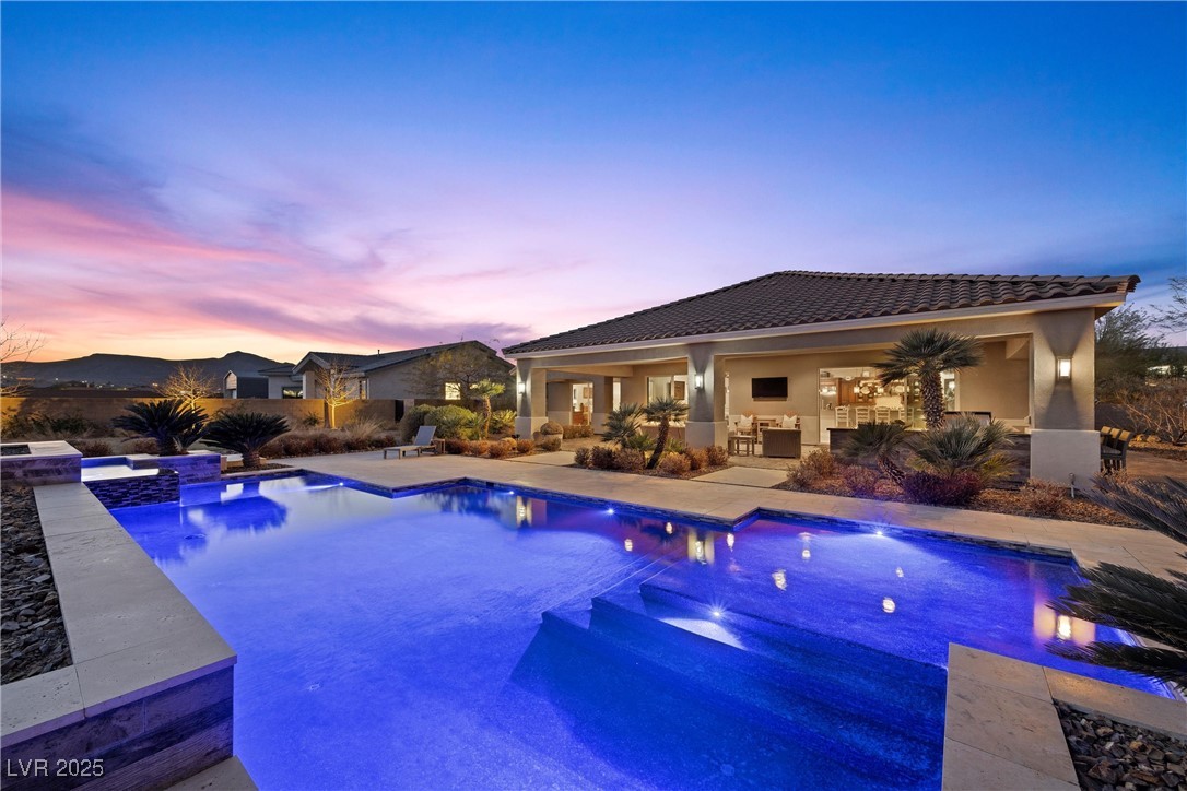 Properties 2 421 Foxhall Road