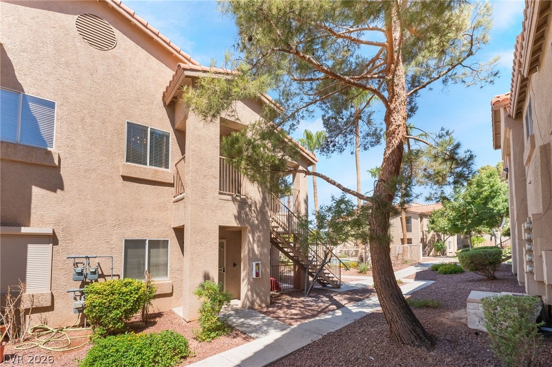2110 Los Feliz Street 2015