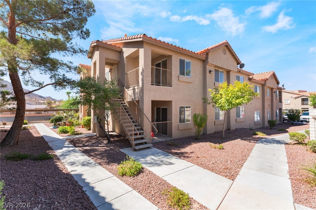 2110 Los Feliz Street 2015
