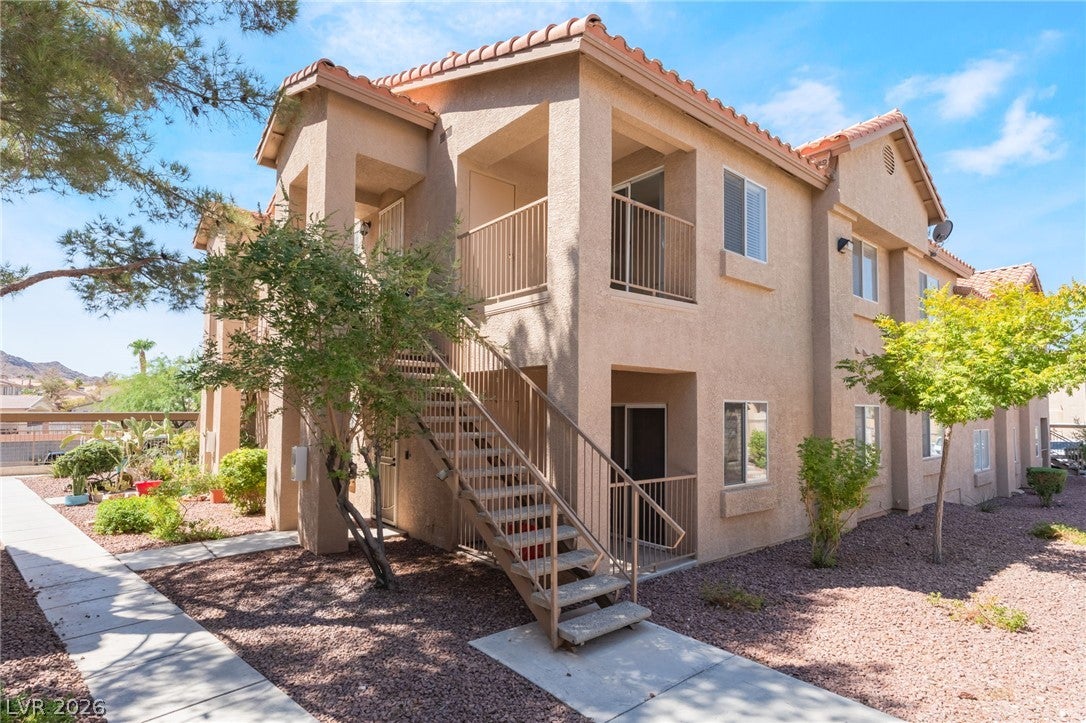 2110 Los Feliz Street 2015
