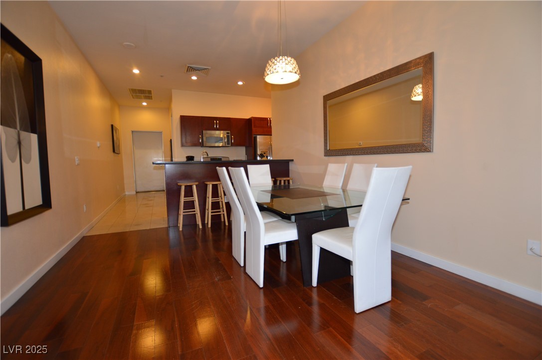 4585 DEAN MARTIN Drive 205