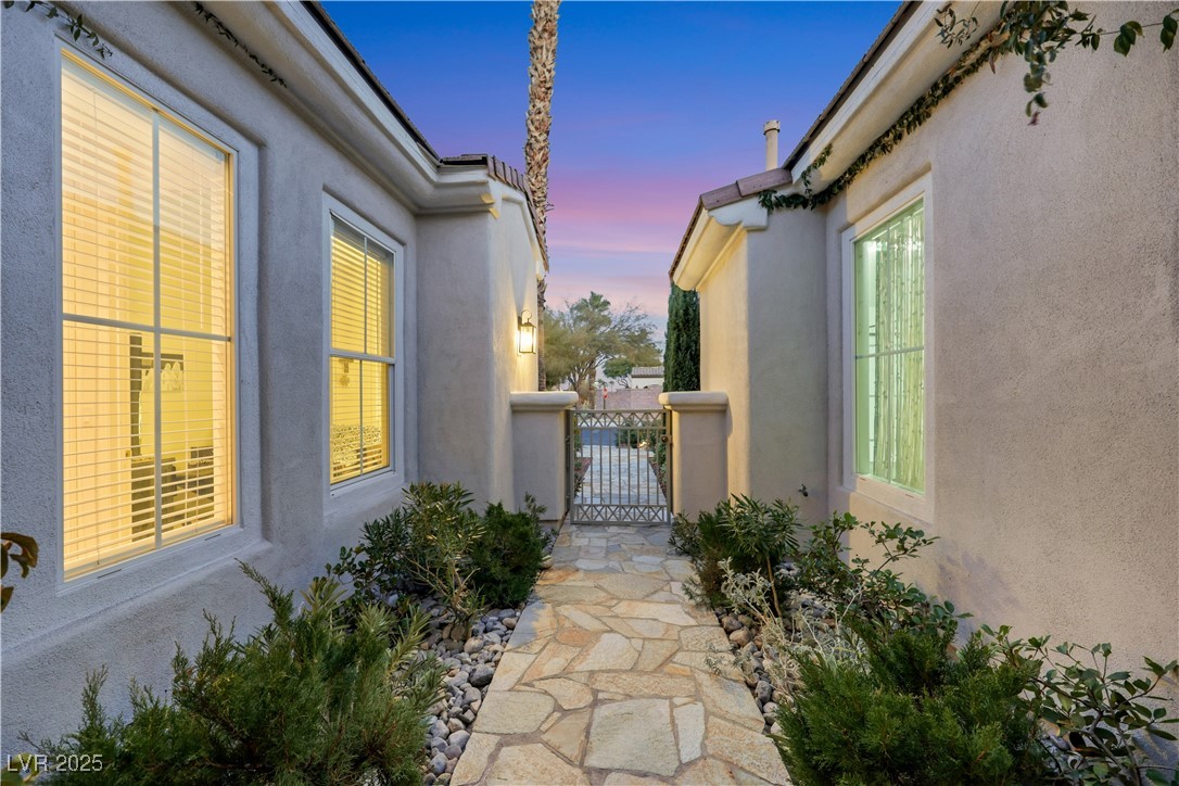 Las Vegas, Nevada 89135, United States, 3 Bedrooms Bedrooms, ,3 BathroomsBathrooms,Residential,Pending,2610