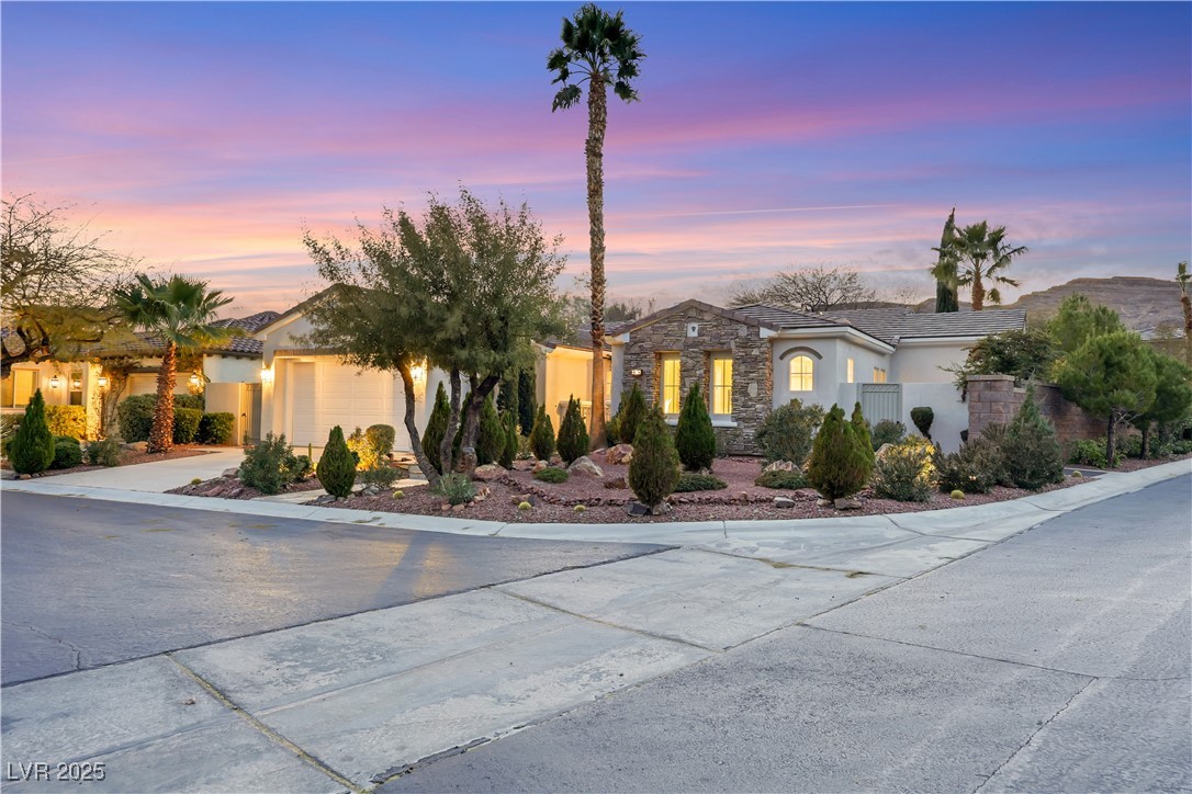 Las Vegas, Nevada 89135, United States, 3 Bedrooms Bedrooms, ,3 BathroomsBathrooms,Residential,Pending,2610