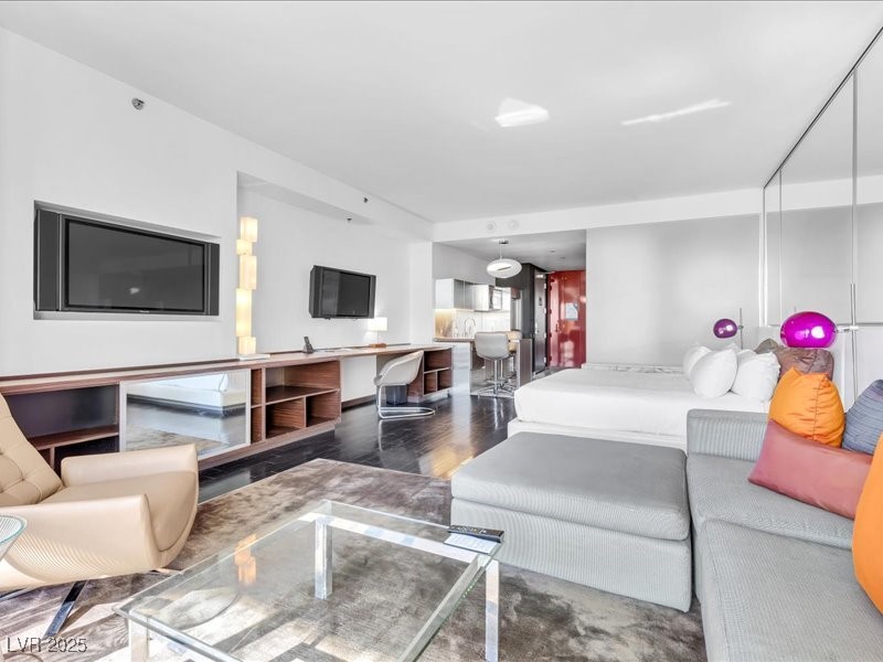 4381 W FLAMINGO Road 2516