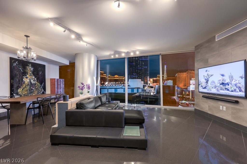 3722 Las Vegas Boulevard 907