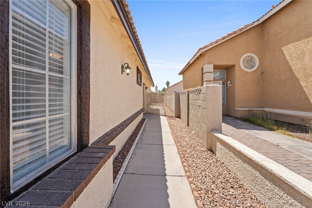 1925 Falcon Ridge Street
