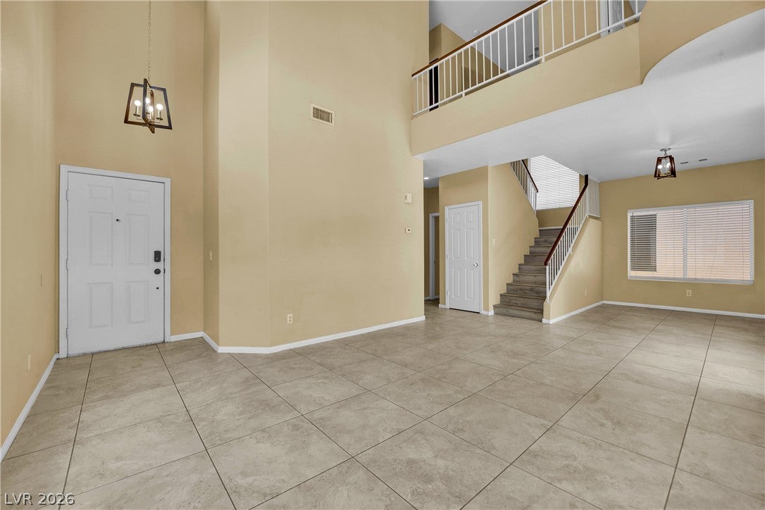 5823 Golden Wing Street