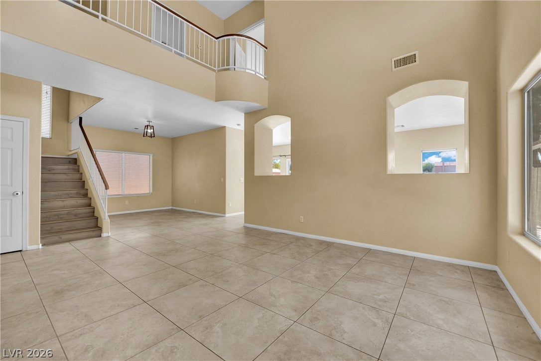5823 Golden Wing Street