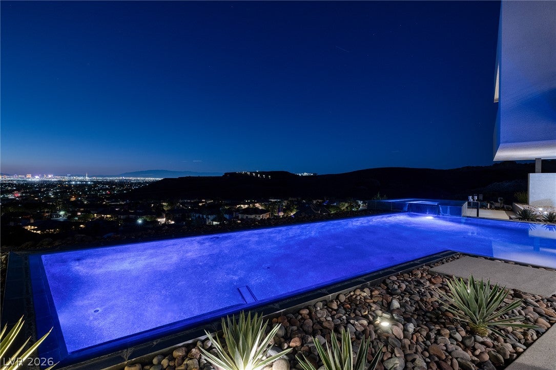 810 Dragons Eye Drive